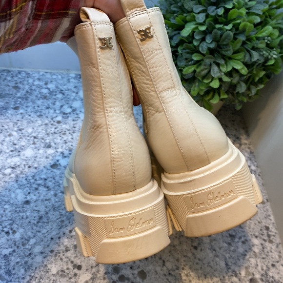 Sam Edelman Women's Daelyn Chelsea Boot
Leather upper cream size 9 - Picture 4 of 9
